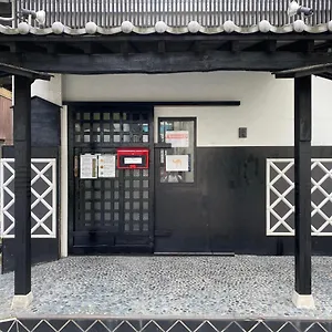 Nomad East Hostal